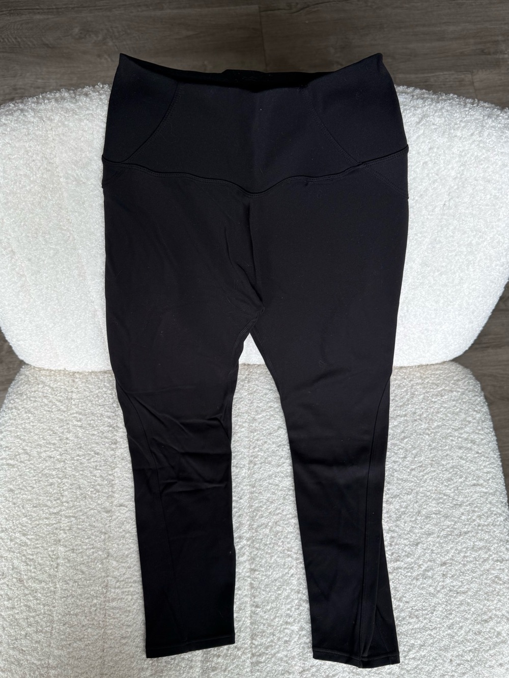 Alphalete | Aura Ultra High-Rise Capri | Black